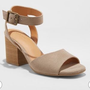 Universal Threads Quarter Strap Heeled Sandals